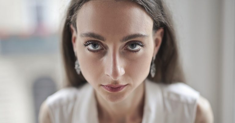 Yin Sanpaku Eyes: What White Below the Iris Traditionally Means